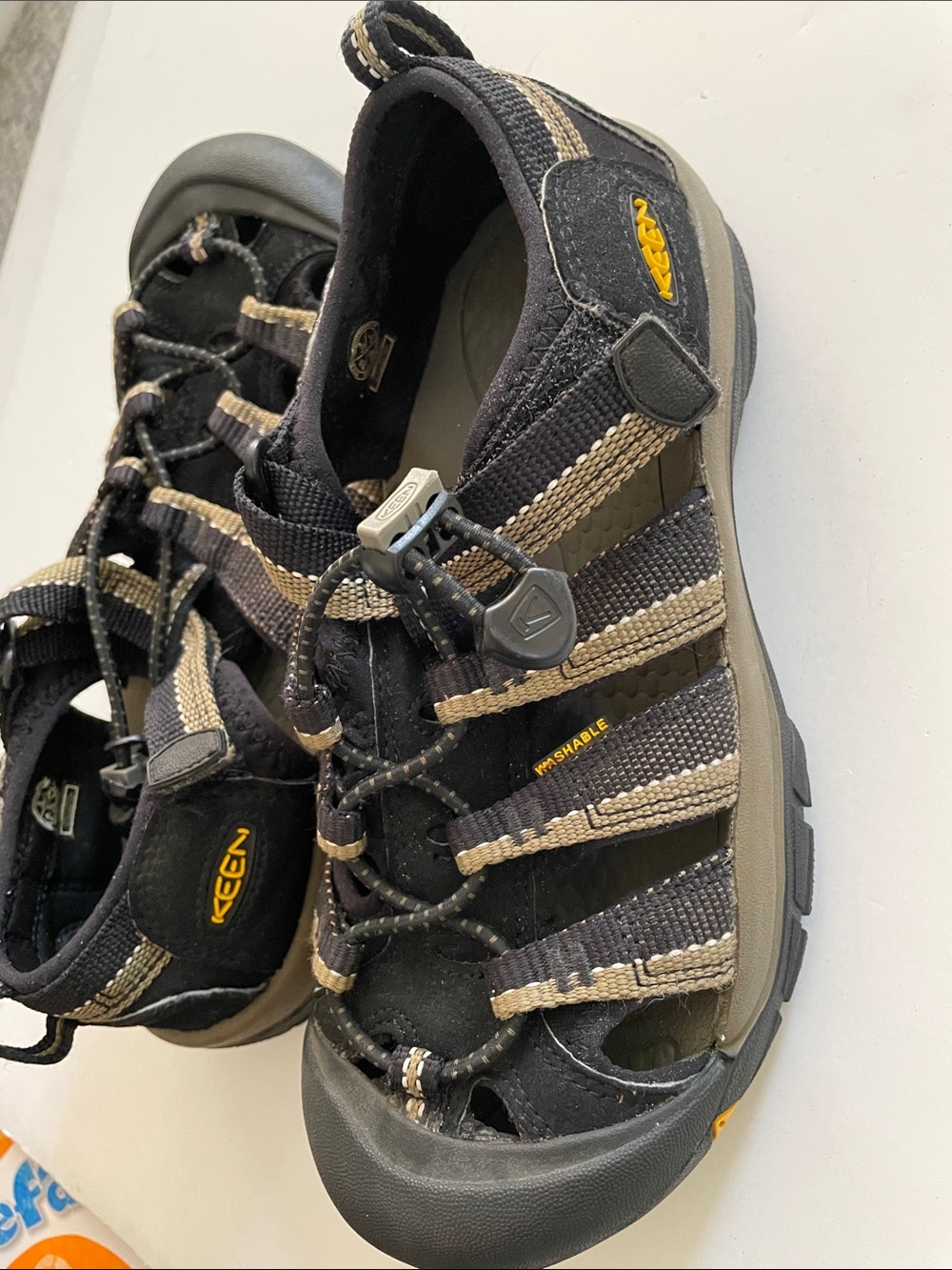Keen Newport H2 hiking sandals size: 3 featuring a black and tan colorway